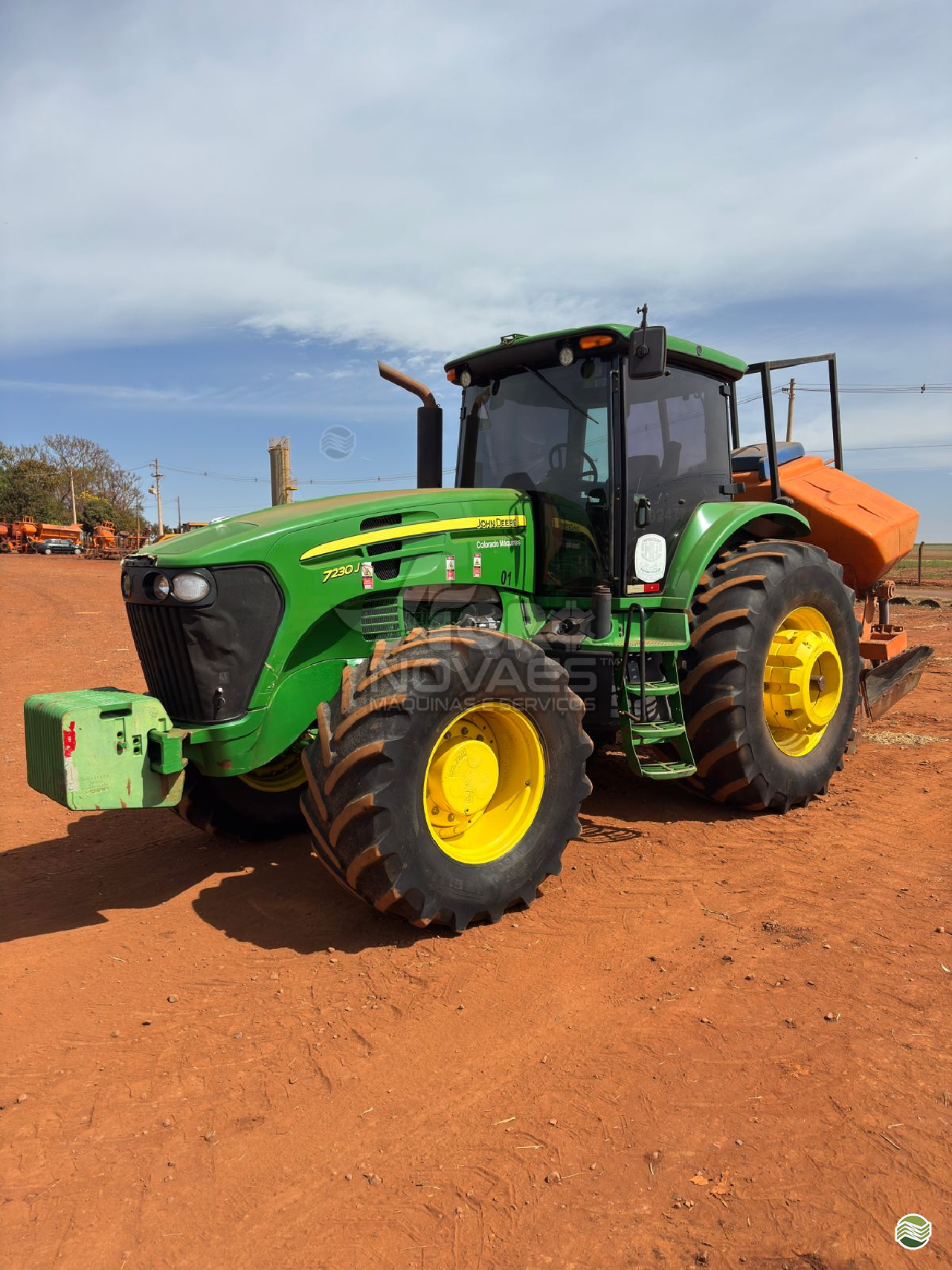 TRATOR JOHN DEERE JOHN DEERE 7230J Tração 4x4 Agro Novaes Máquinas Agrícolas FERNANDOPOLIS SÃO PAULO SP